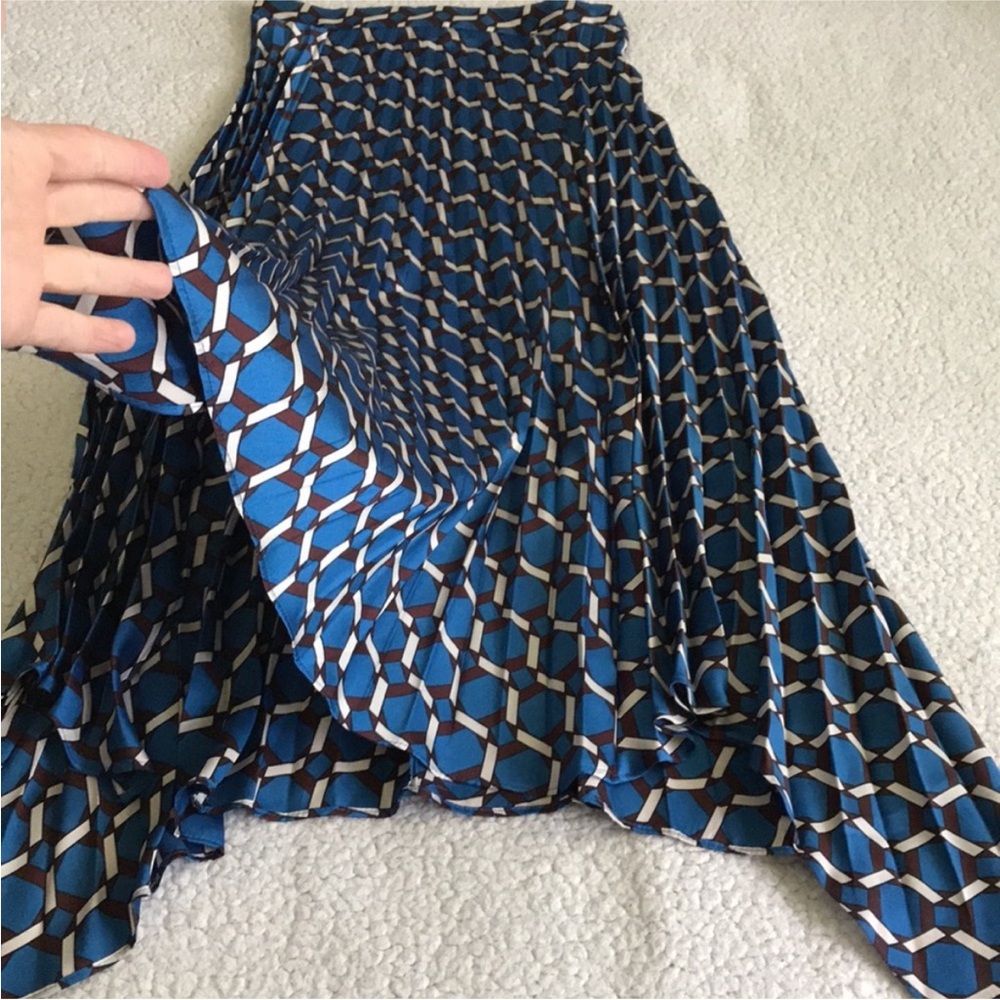 Zara Asymmetrical Skirt in Blue and White - Picture 3 of 4